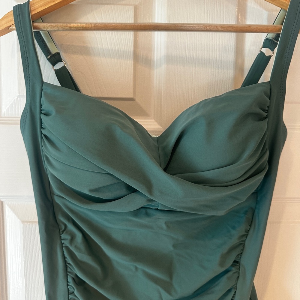 Cupshe Green One-Piece Swimsuit - Picture 3 of 8
